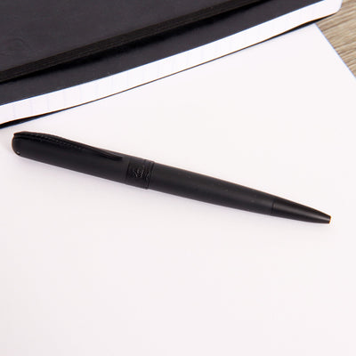 Pineider-Avatar-UR-Matte-Black-Ballpoint-Pen-Closed