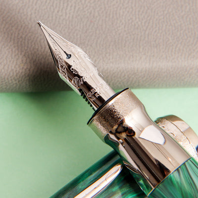 Pineider La Grande Bellezza Gemstone Malachite Fountain Pen 14k Gold Nib