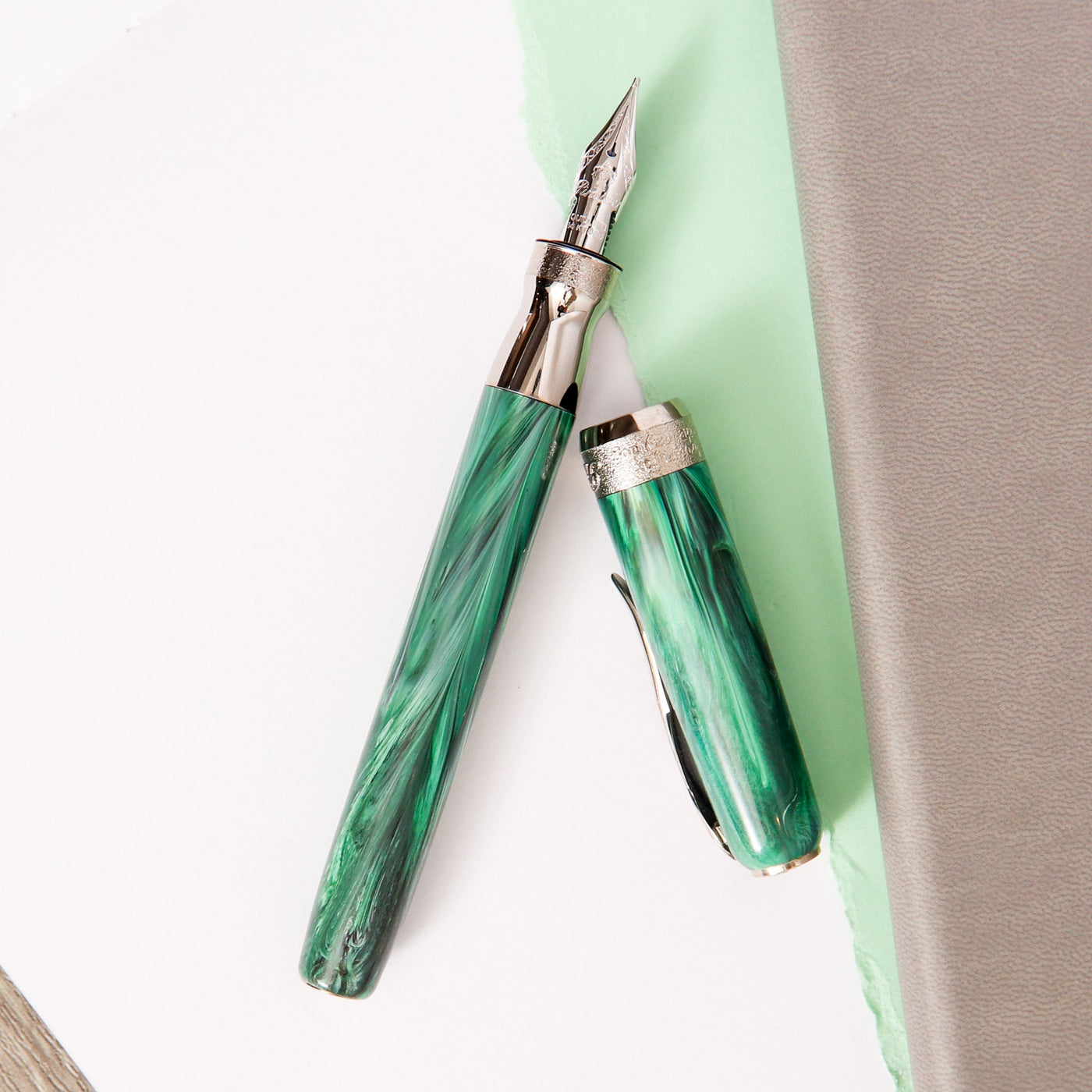 Pineider La Grande Bellezza Gemstone Malachite Fountain Pen Green With Silver Trim