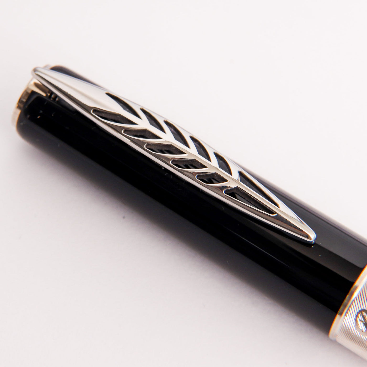 Pineider La Grande Bellezza Rocco Black with Palladium Trim Ballpoint Pen Feather Clip