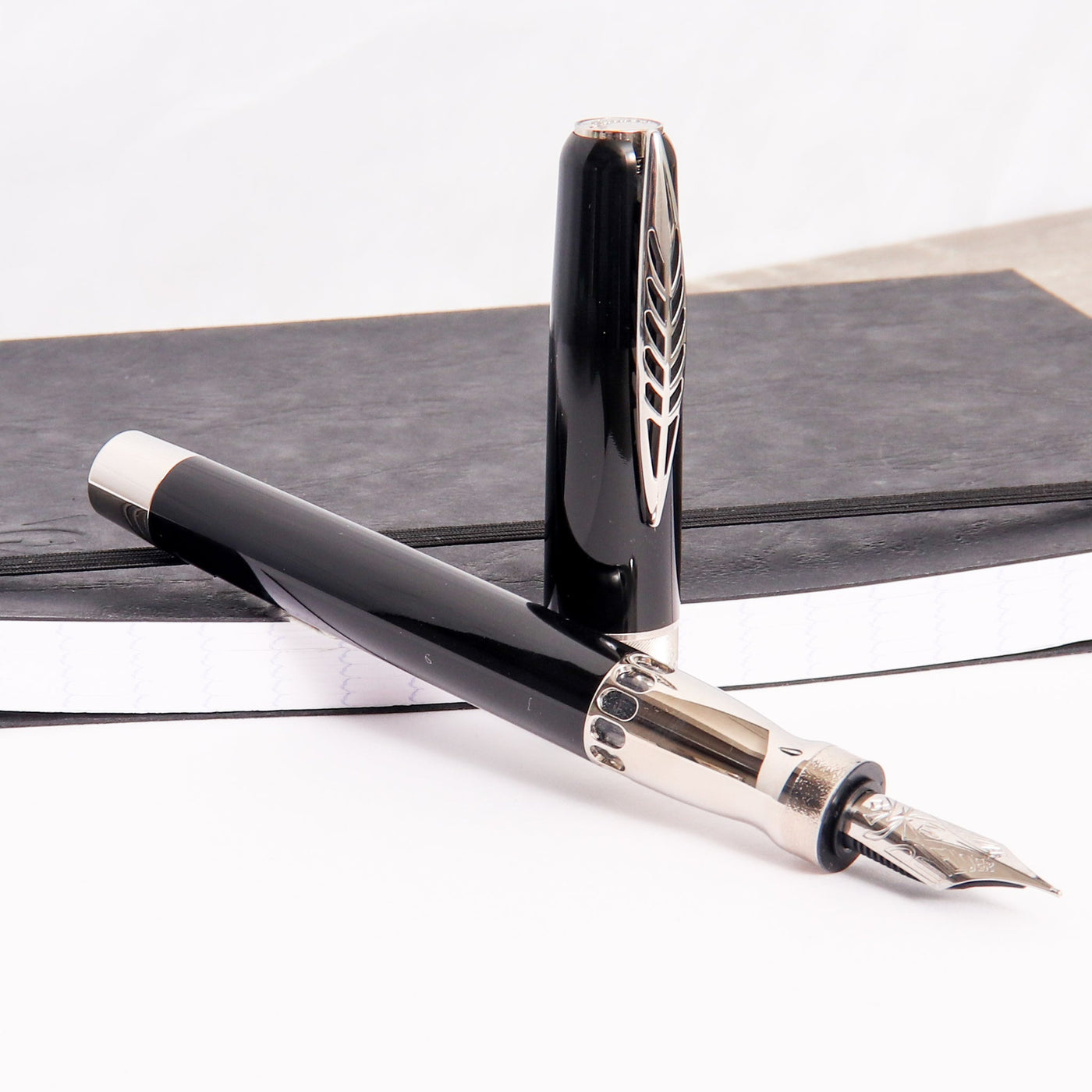 Pineider La Grande Bellezza Rocco Black with Palladium Trim Fountain Pen Uncapped