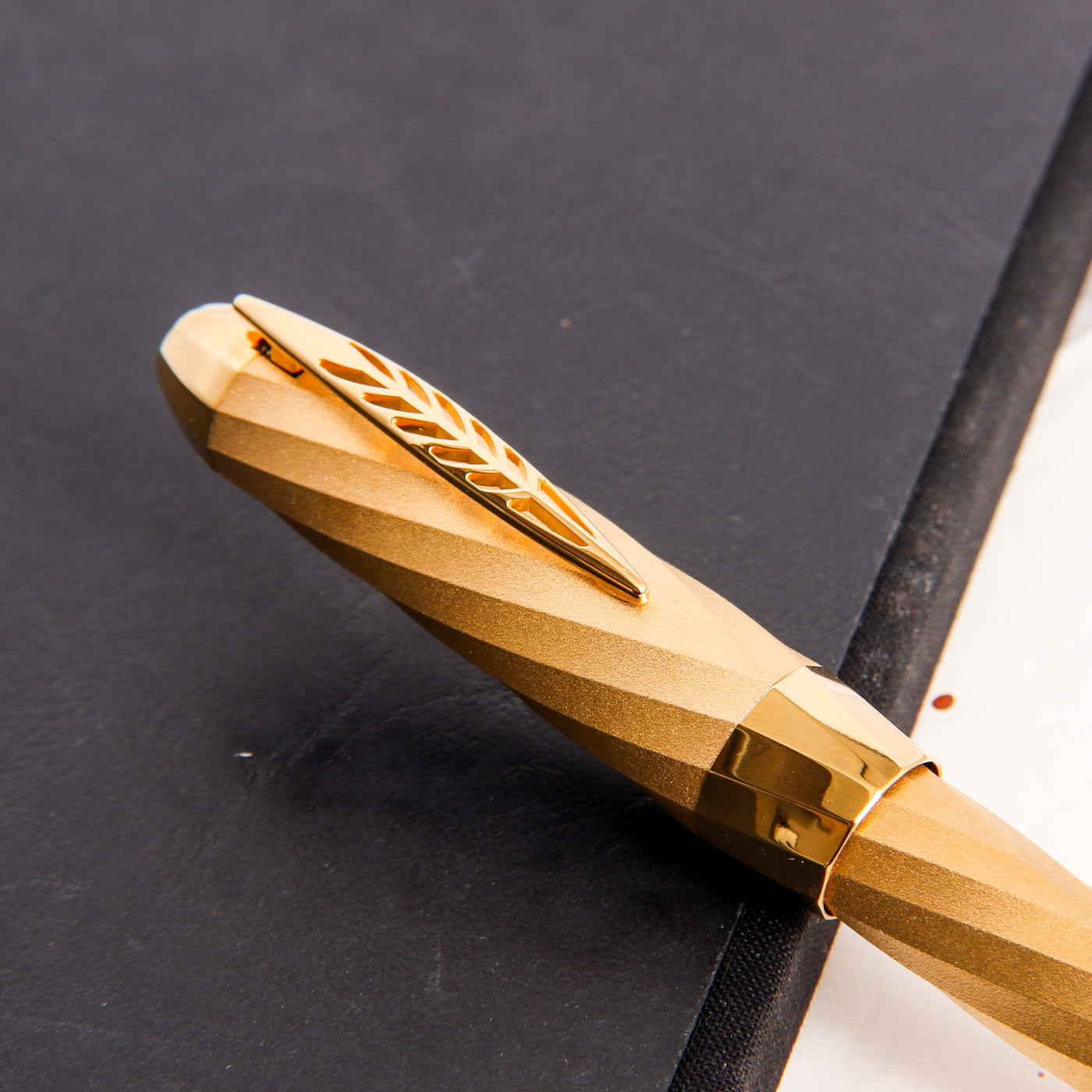 Pineider Matrix Gold Fountain Pen Feather Clip