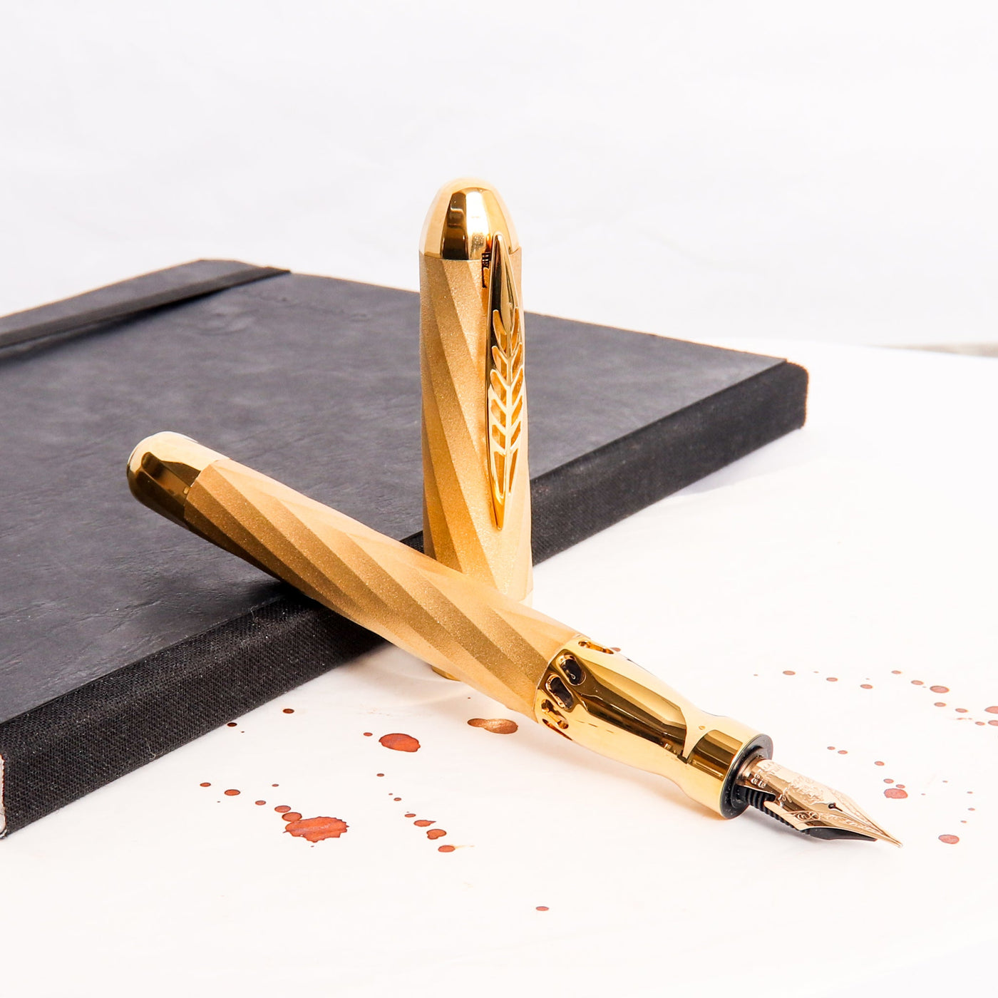 Pineider Matrix Gold Fountain Pen Uncapped