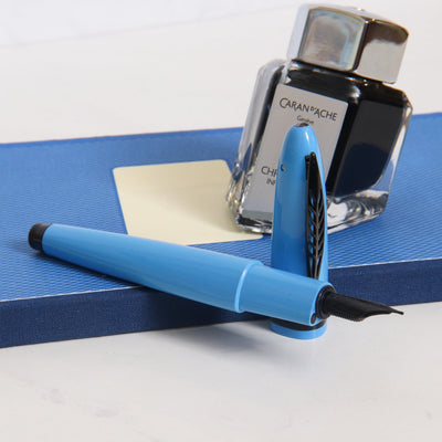 Pineider Modern Times France Racing Blue & Black Fountain Pen Uncapped
