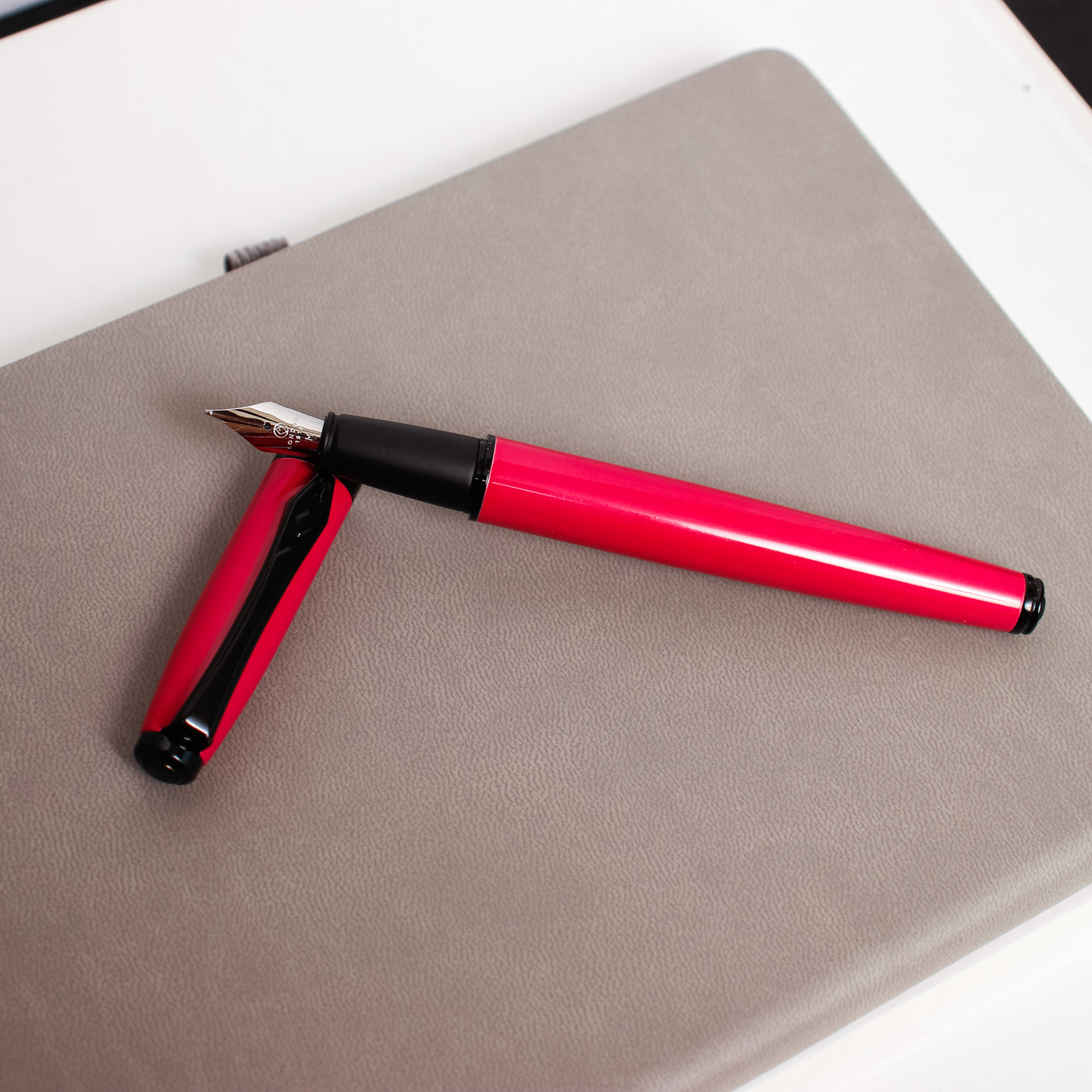 Platignum Studio Red Fountain Pen