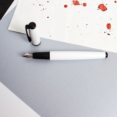 Platignum Studio White Fountain Pen