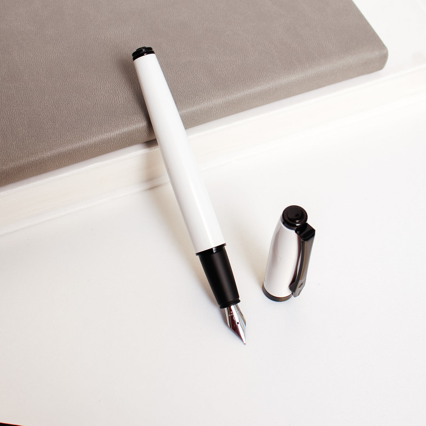 Platignum Studio White Fountain Pen