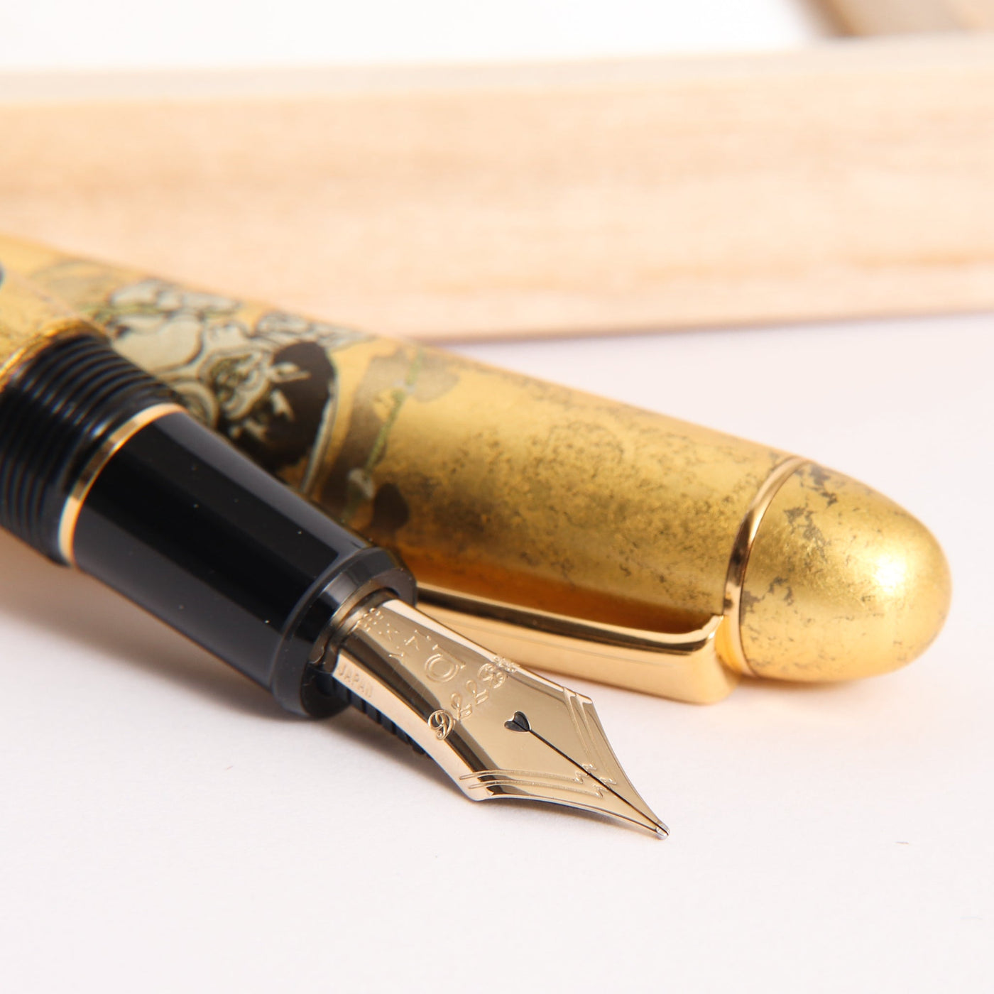 Platinum 3776 Kanazawa Haku Fujin Raijin Wind God Thunder God Fountain Pen 14k Gold Nib Details