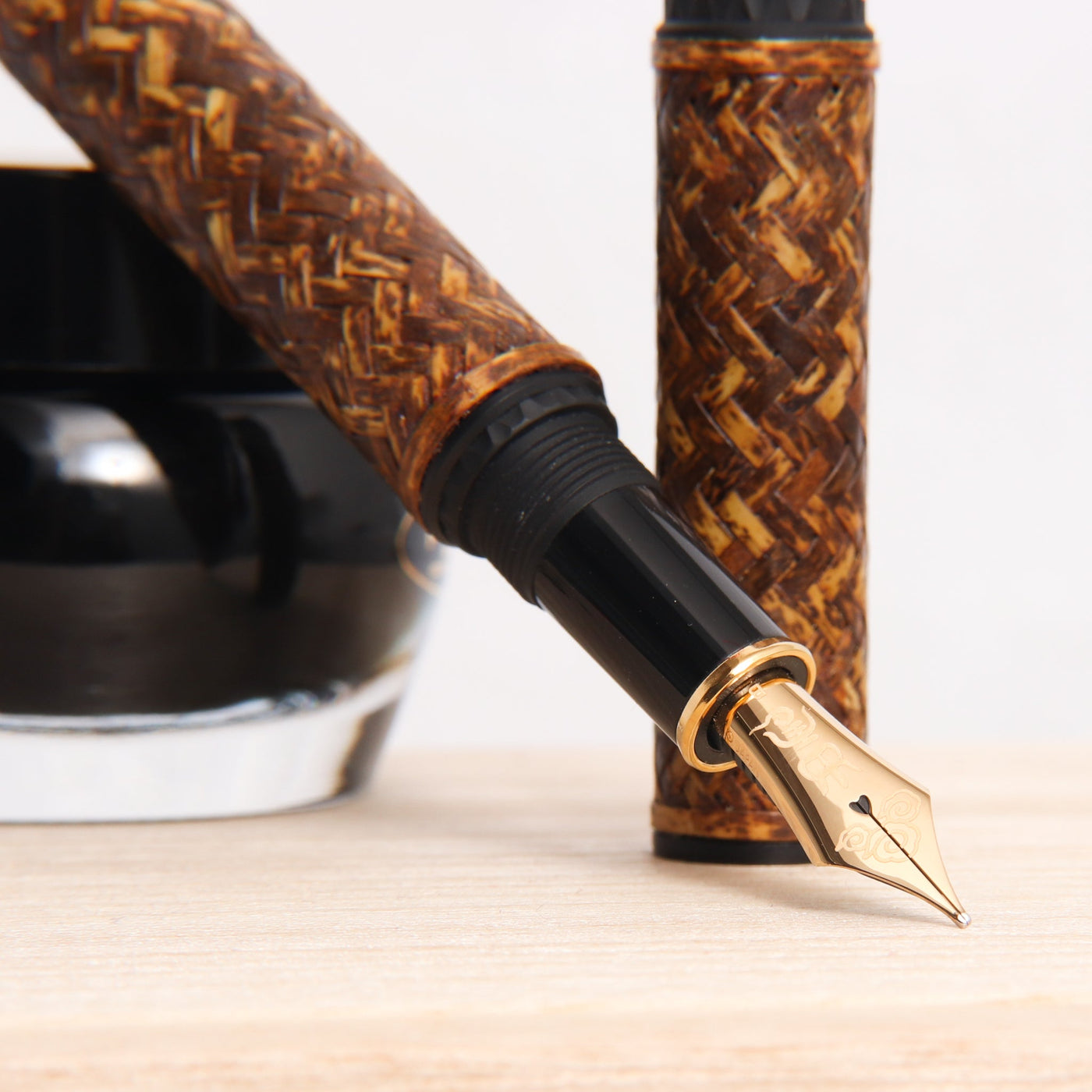 Platinum Izumo Bamboo Torafu Tiger Spotted Fountain Pen 18k Gold Nib Details