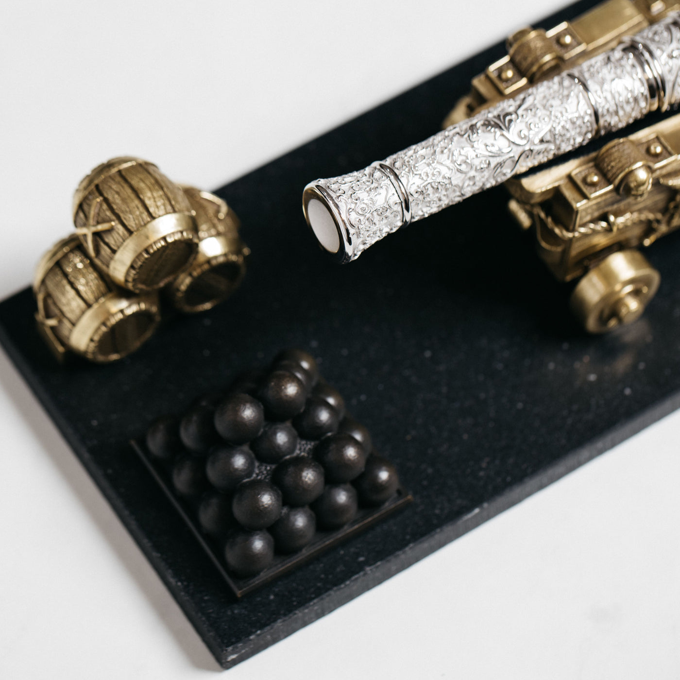 ST Dupont Ultra Exclusive Pirates Fountain Pen & Sculpture