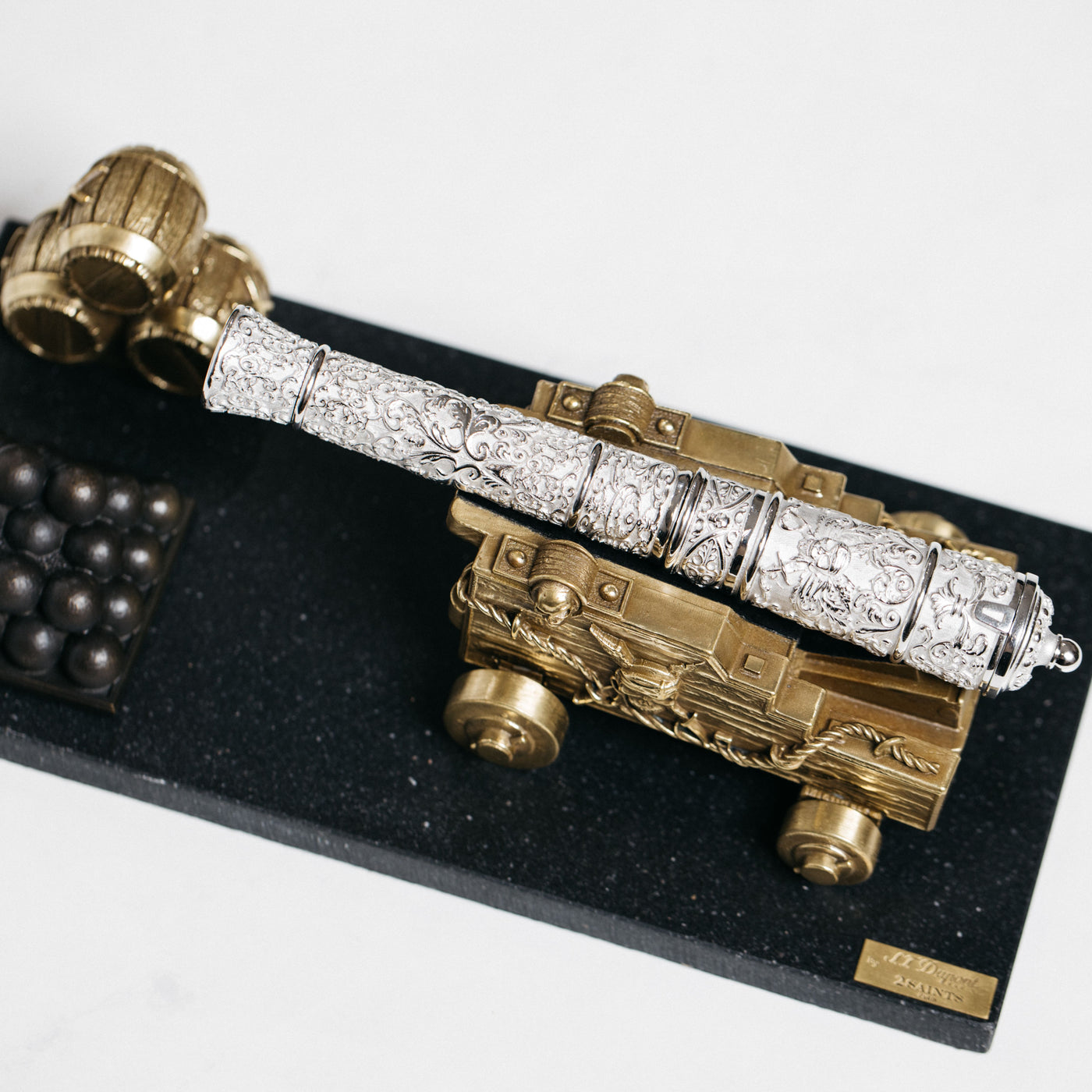 ST Dupont Ultra Exclusive Pirates Fountain Pen & Sculpture