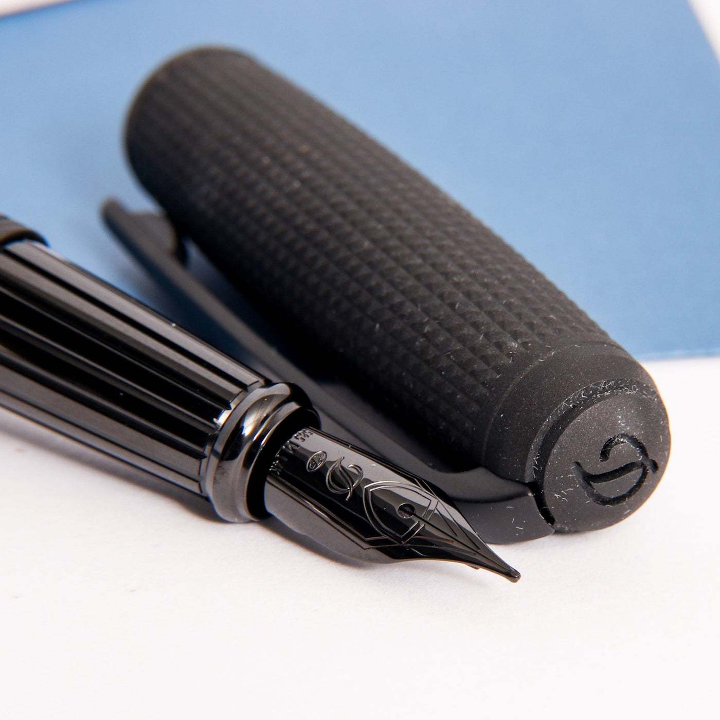 ST-Dupont-Line-D-Large-Carbon-Dark-Storm-Fountain-Pen-Nib-Details