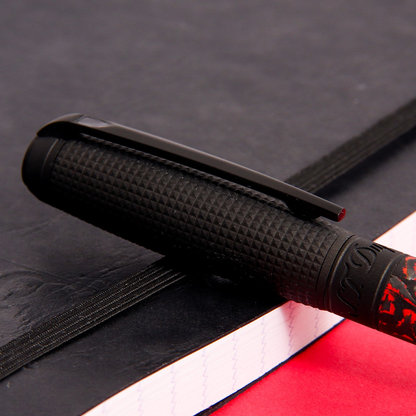 ST-Dupont-Line-D-Large-Carbon-Fiery-Lava-Fountain-Pen-Clip