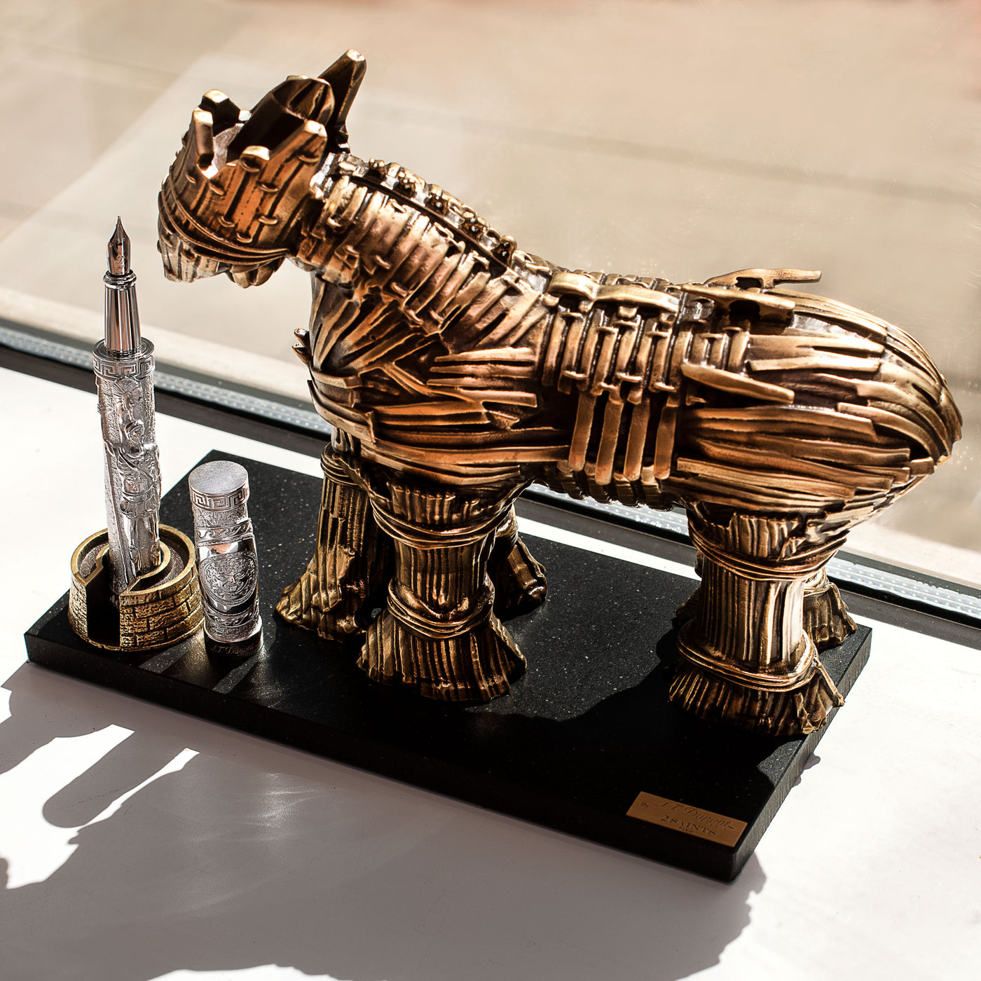 ST Dupont Haute Creation Cheval de Trois Trojan Horse Fountain Pen & Base