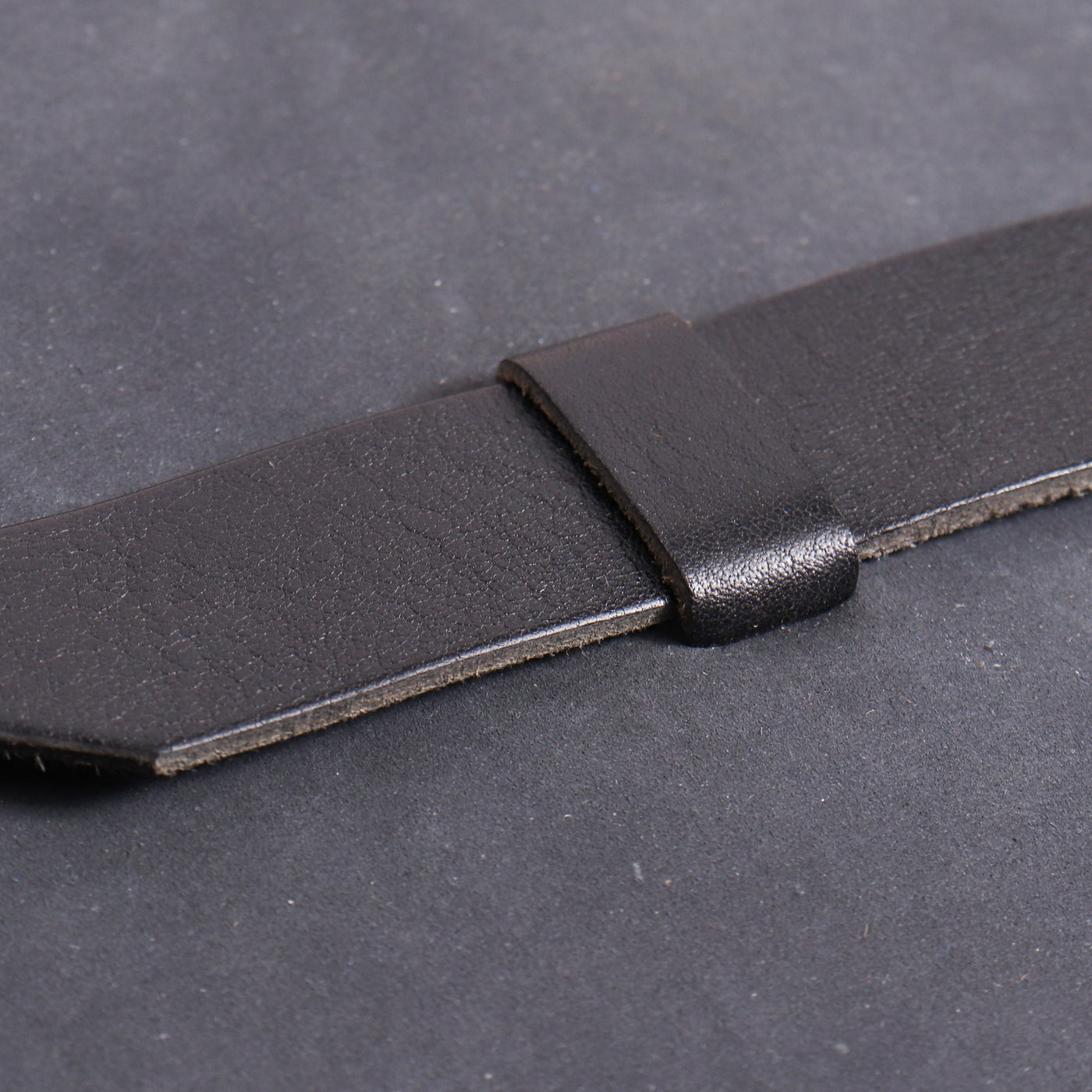 Venvstas Refillable Black Leather Journal Closure
