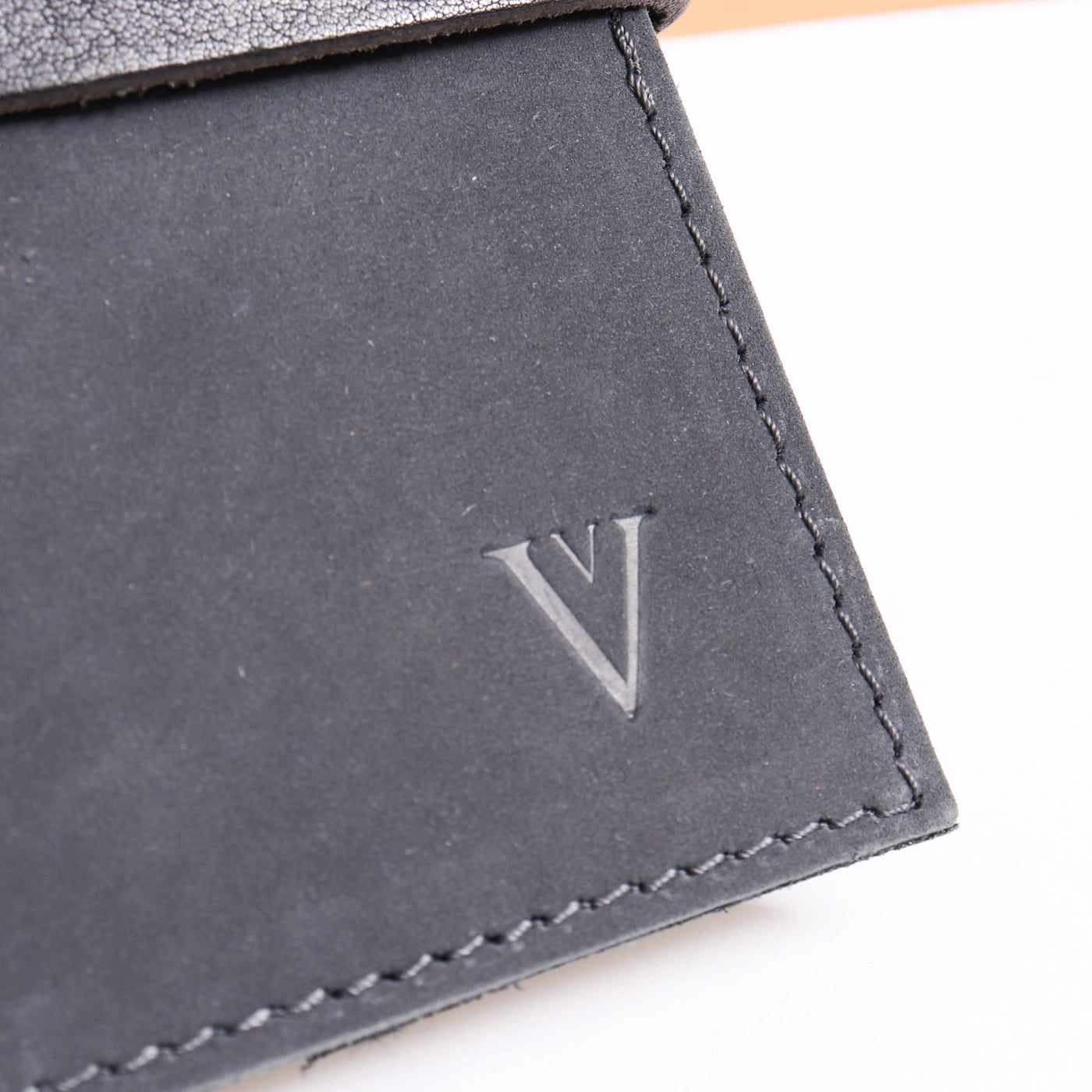 Venvstas Refillable Black Leather Journal Logo