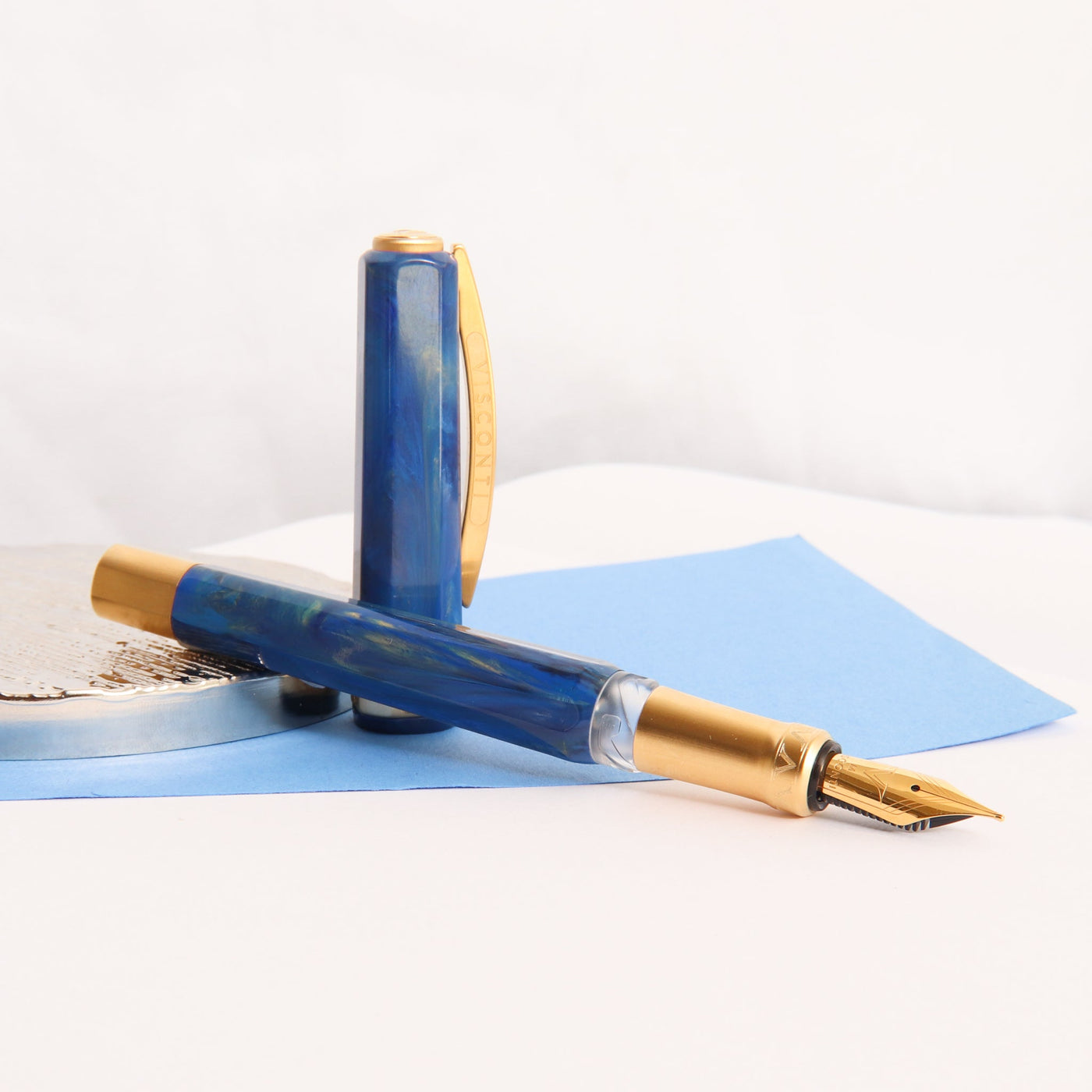 Visconti-Opera-Gold-Blue-Fountain-Pen-Uncapped