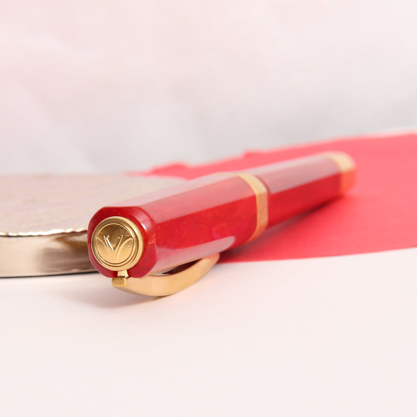 Visconti-Opera-Gold-Red-Fountain-Pen-Logo-On-Cap